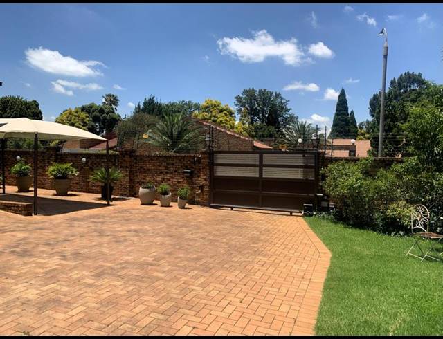 4 BEDROOM HOUSE FOR SALE IN SUNWARD PARK